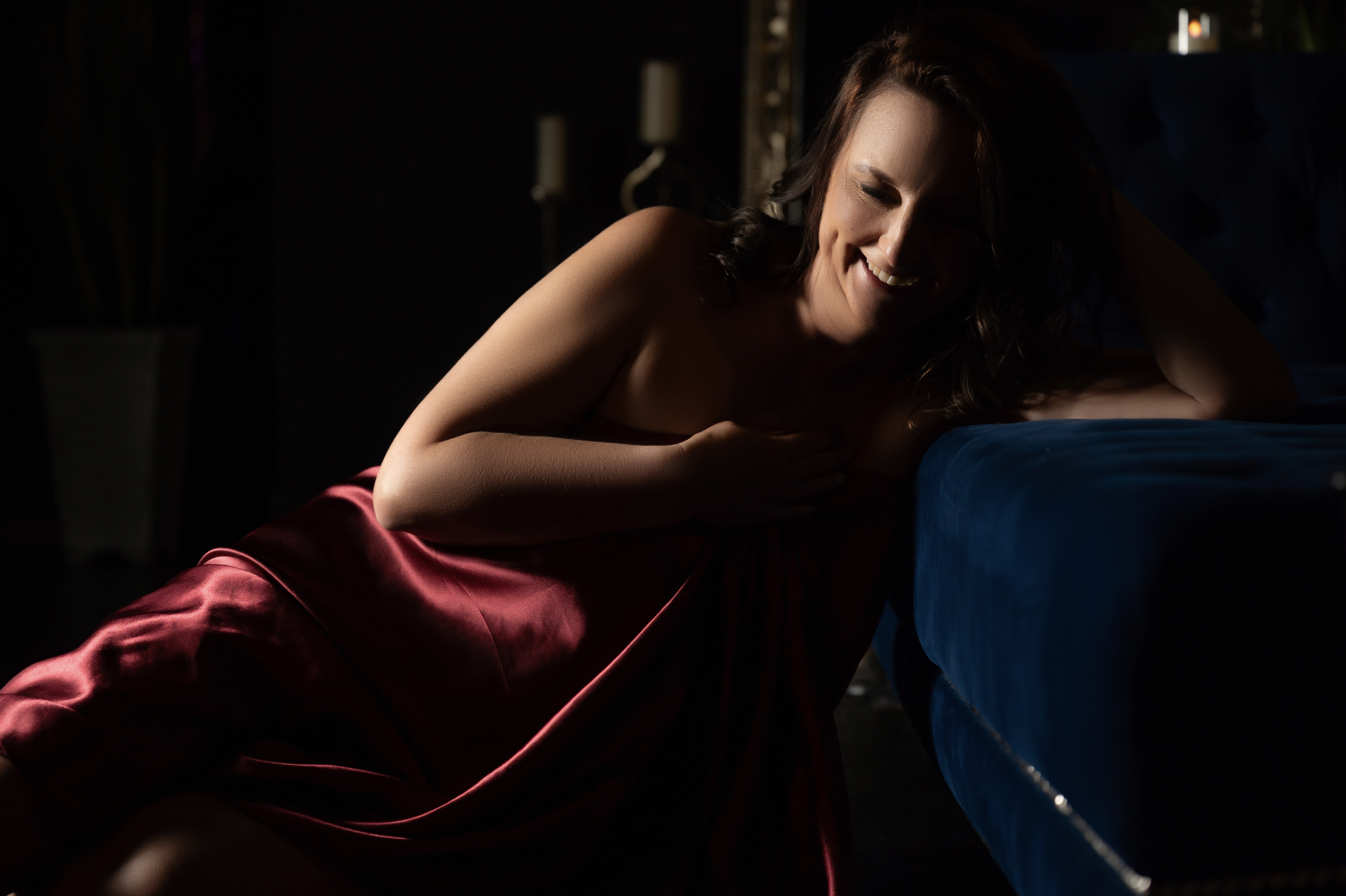 Amanda Marquis reviewing and giving feedback on a photographer's portfolio