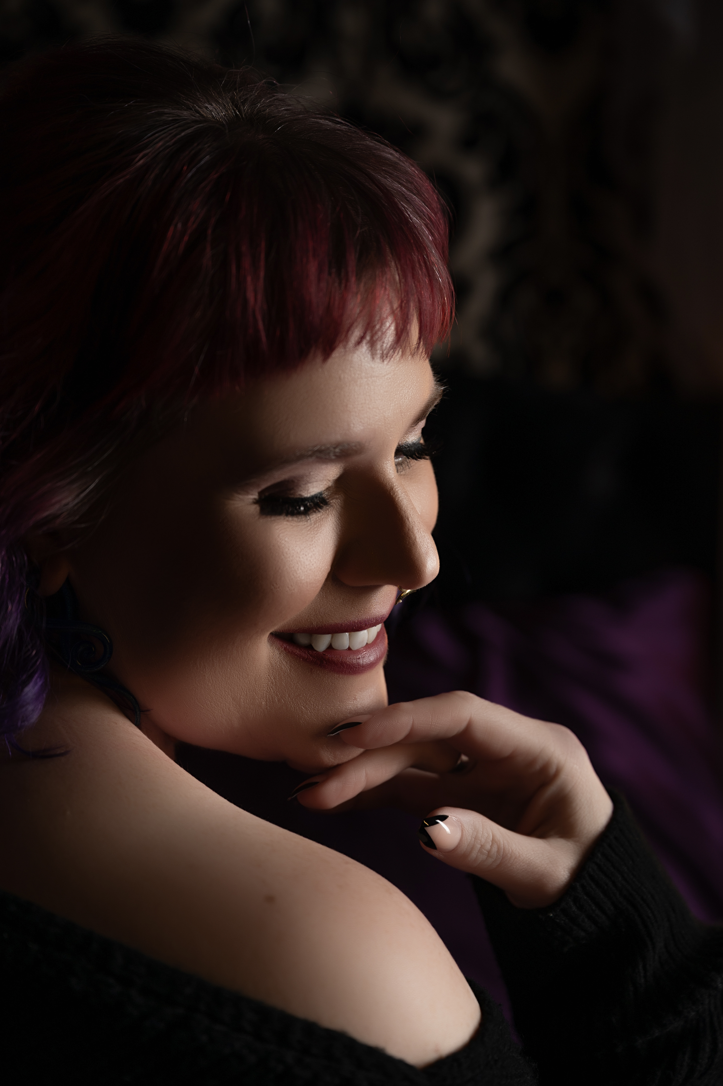 Amanda Marquis directing a plus size boudoir client during a session in Bedford, New Hampshire