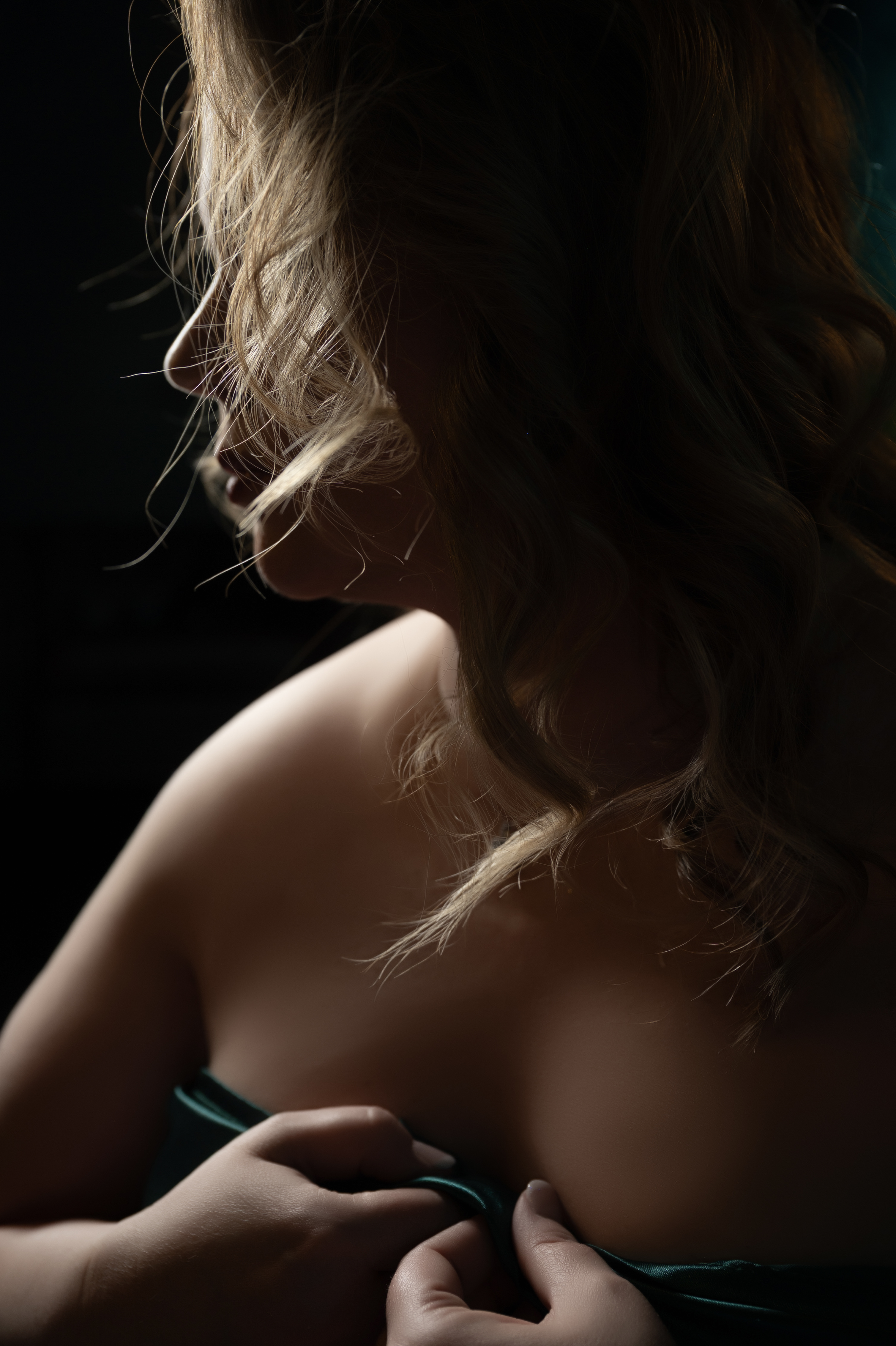 Plus size boudoir portrait with elegant posing by Amanda Marquis Photography