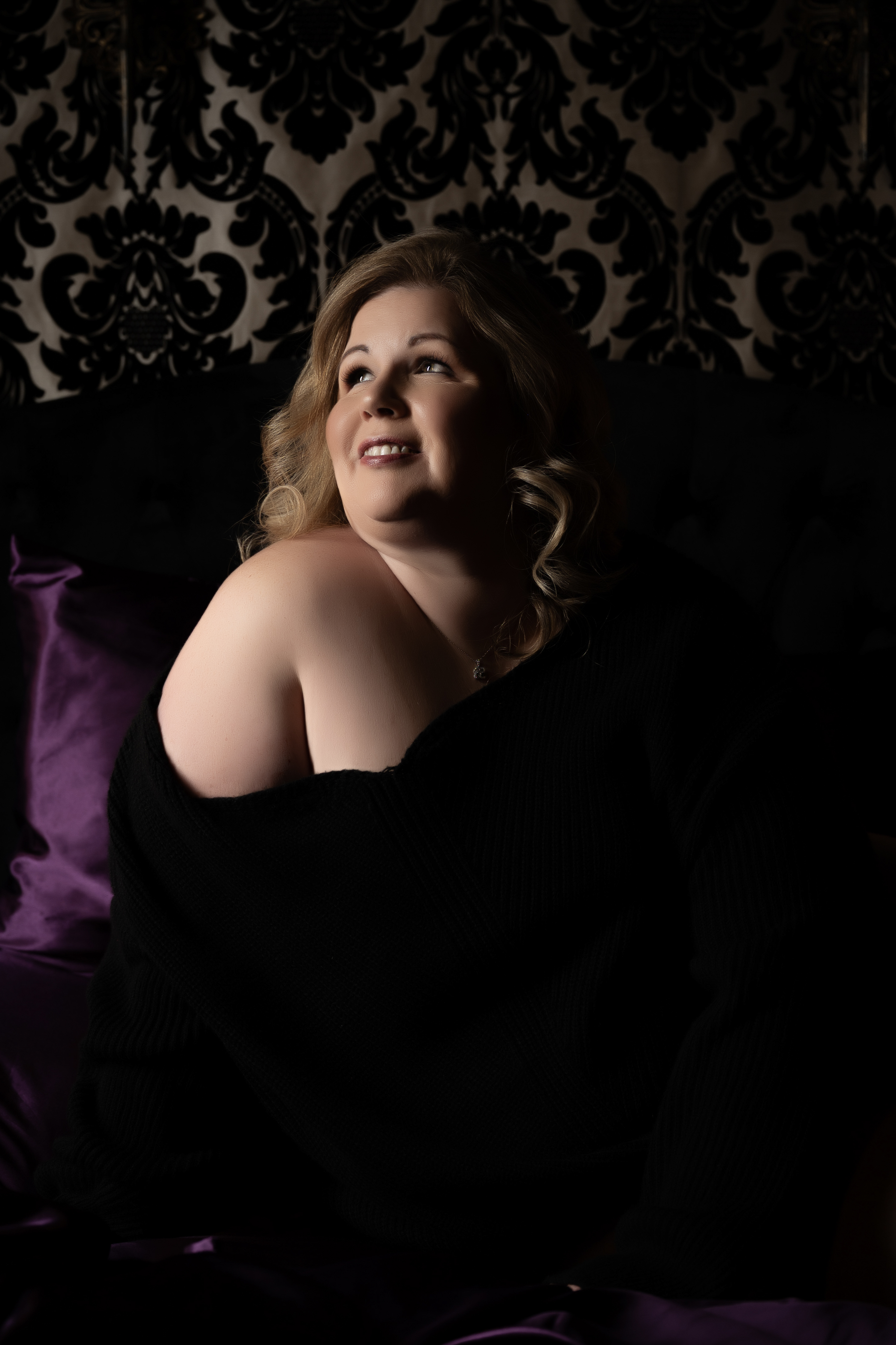 Plus size boudoir portrait by Amanda Marquis Photography in Bedford, New Hampshire