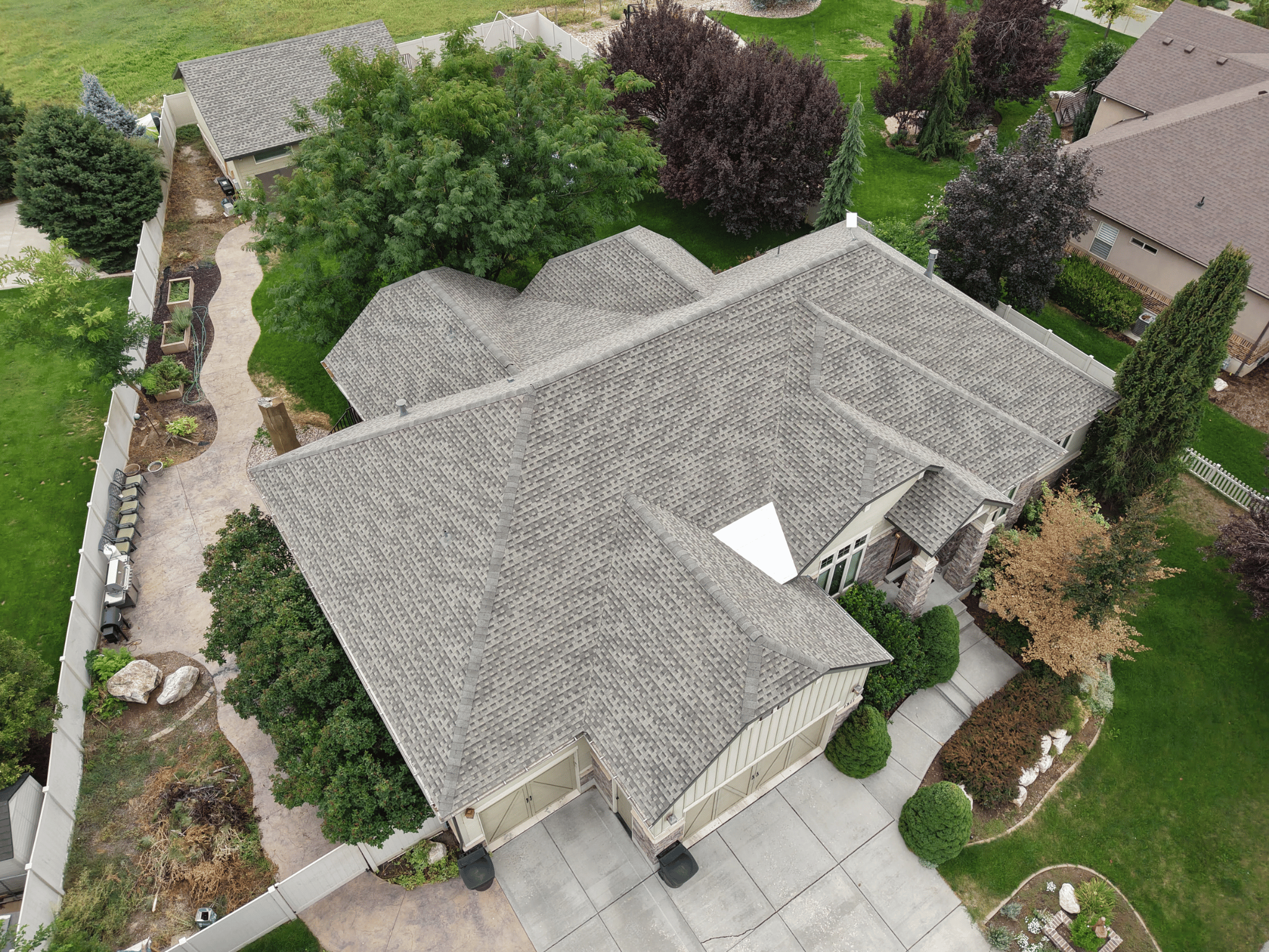 Standing seam metal roof installation in Utah