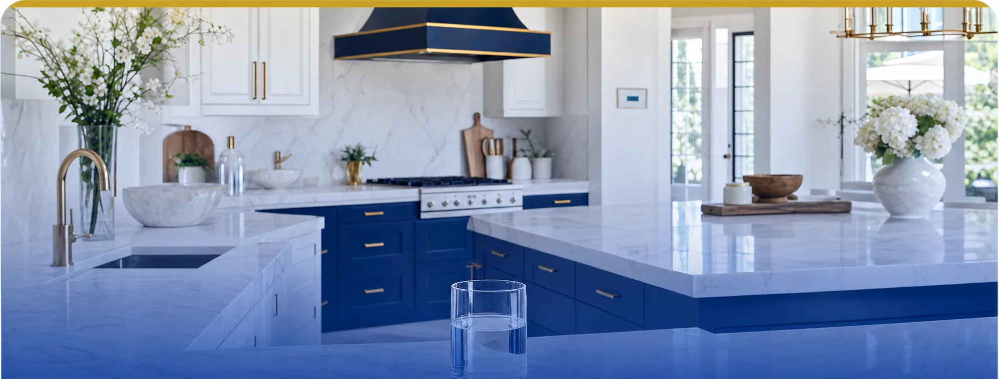 Bucătărie premium, luminoasă, pentru o casă construită cu grijă