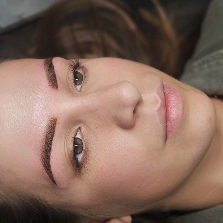 Brow sculpt sourcils Bordeaux Blush France