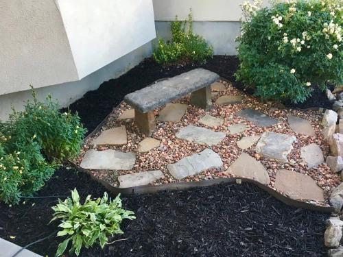 Mulch glue in Highland Acres