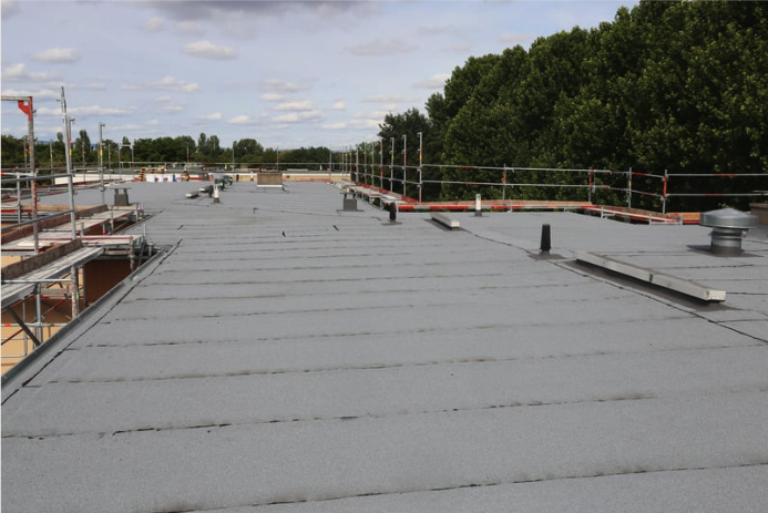 Plat dak in uitvoering