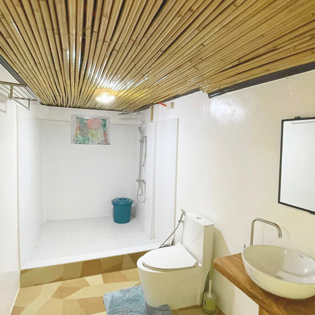 Bathroom and shower at Tabskies Homestay Camiguin