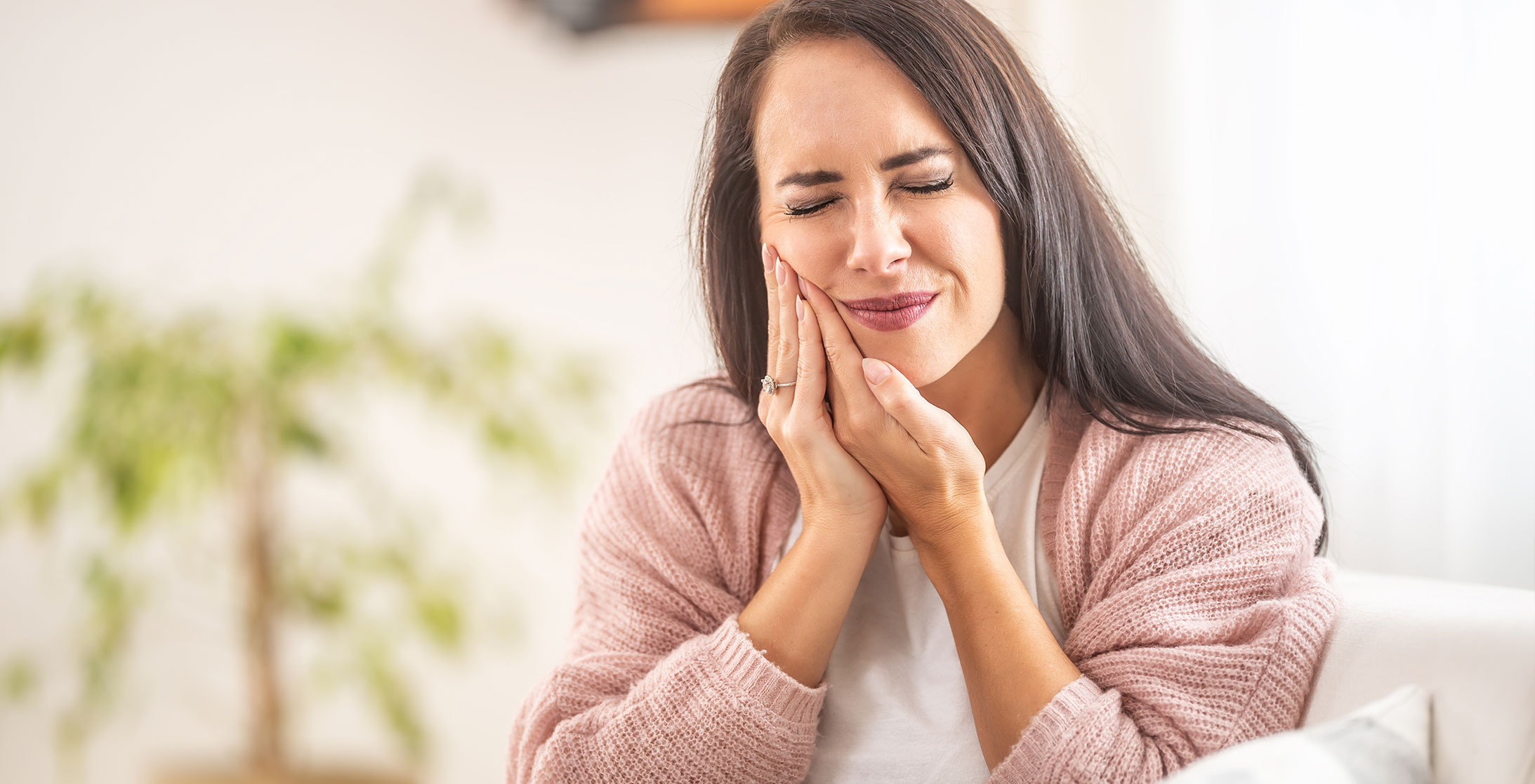 Woman with tooth pain