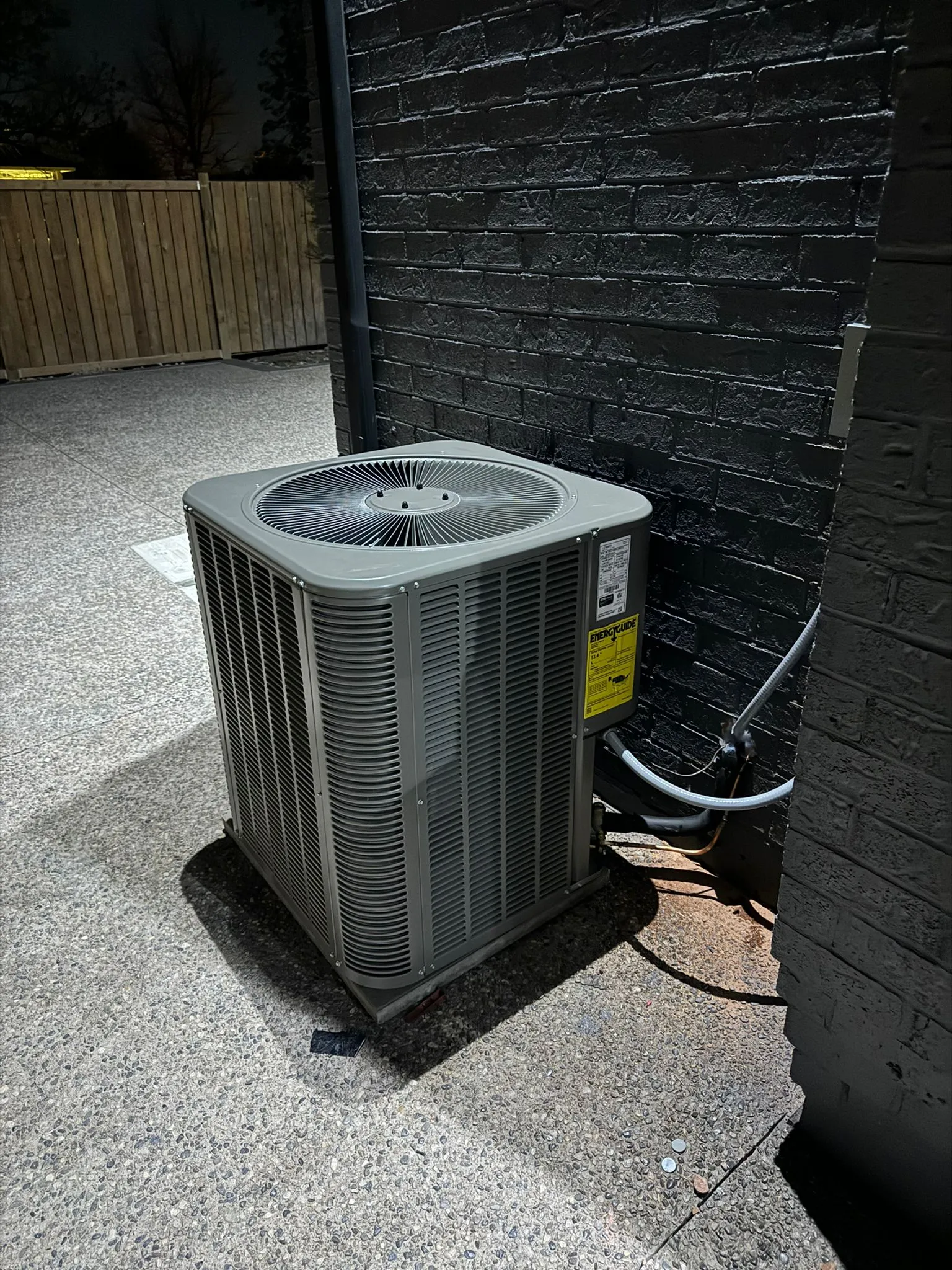 Residential AC unit service and installation photo