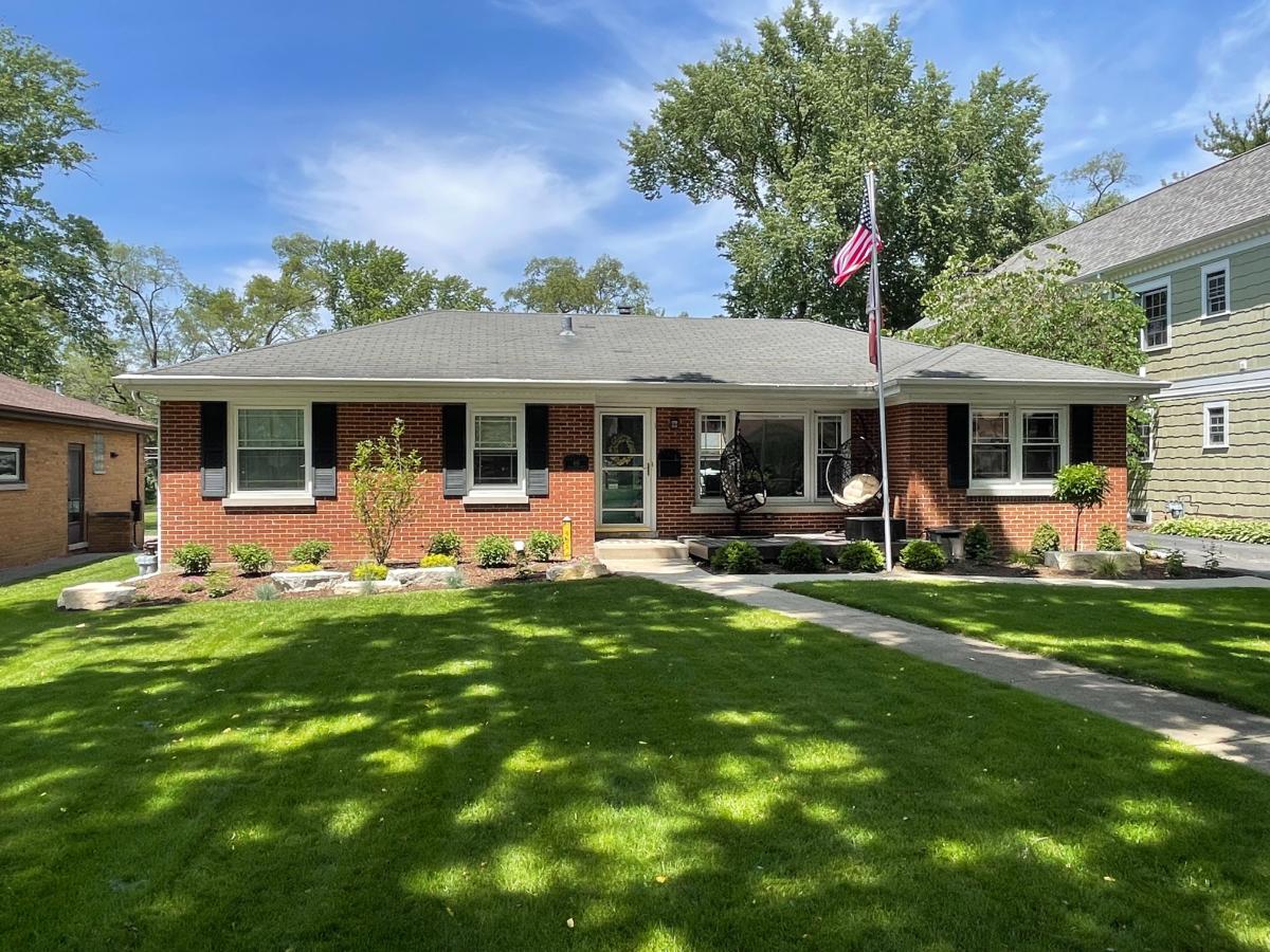 front yard landscape design Elmhurst IL