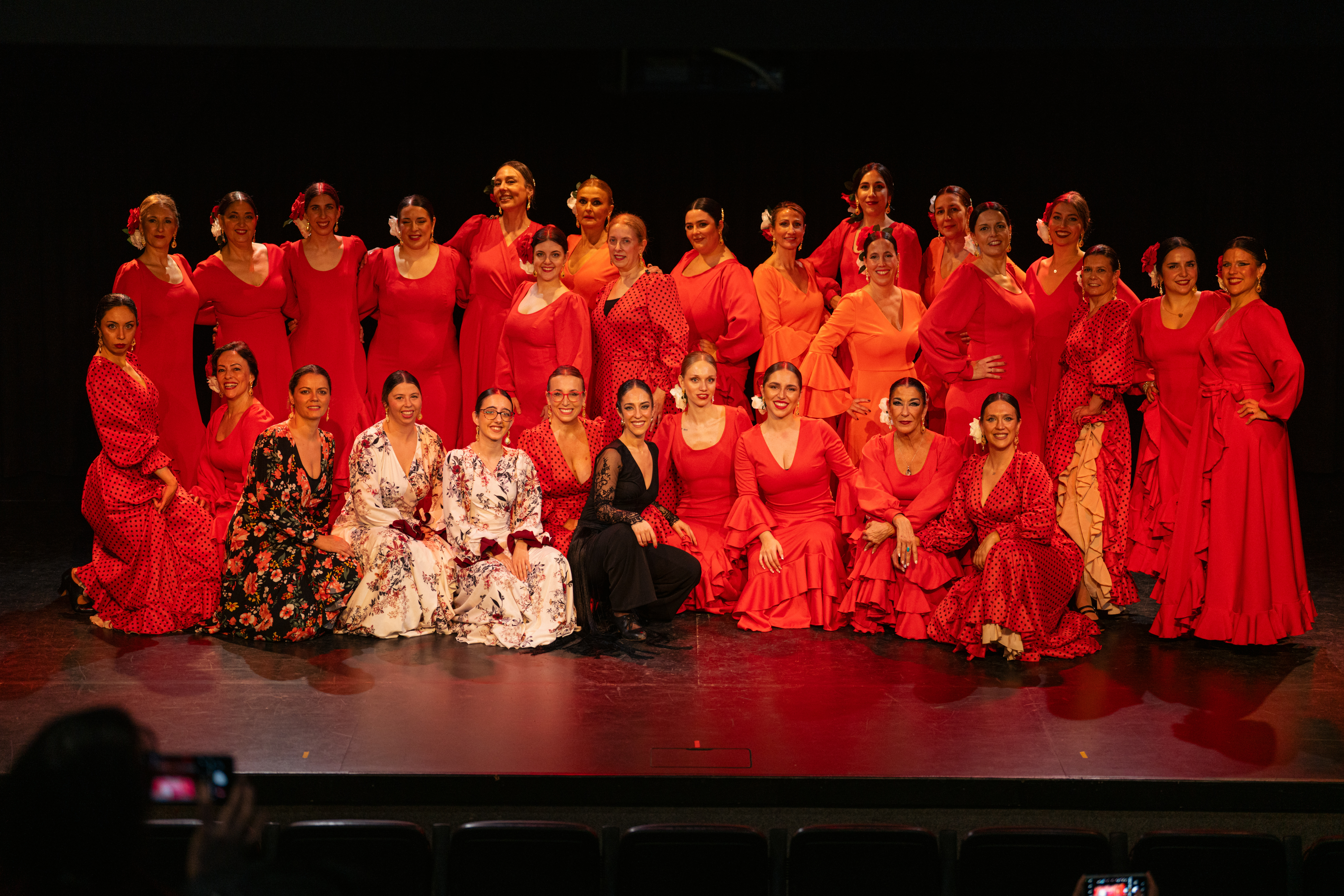 Todas las alumnas de A RITMO en el escenario tras la actuación