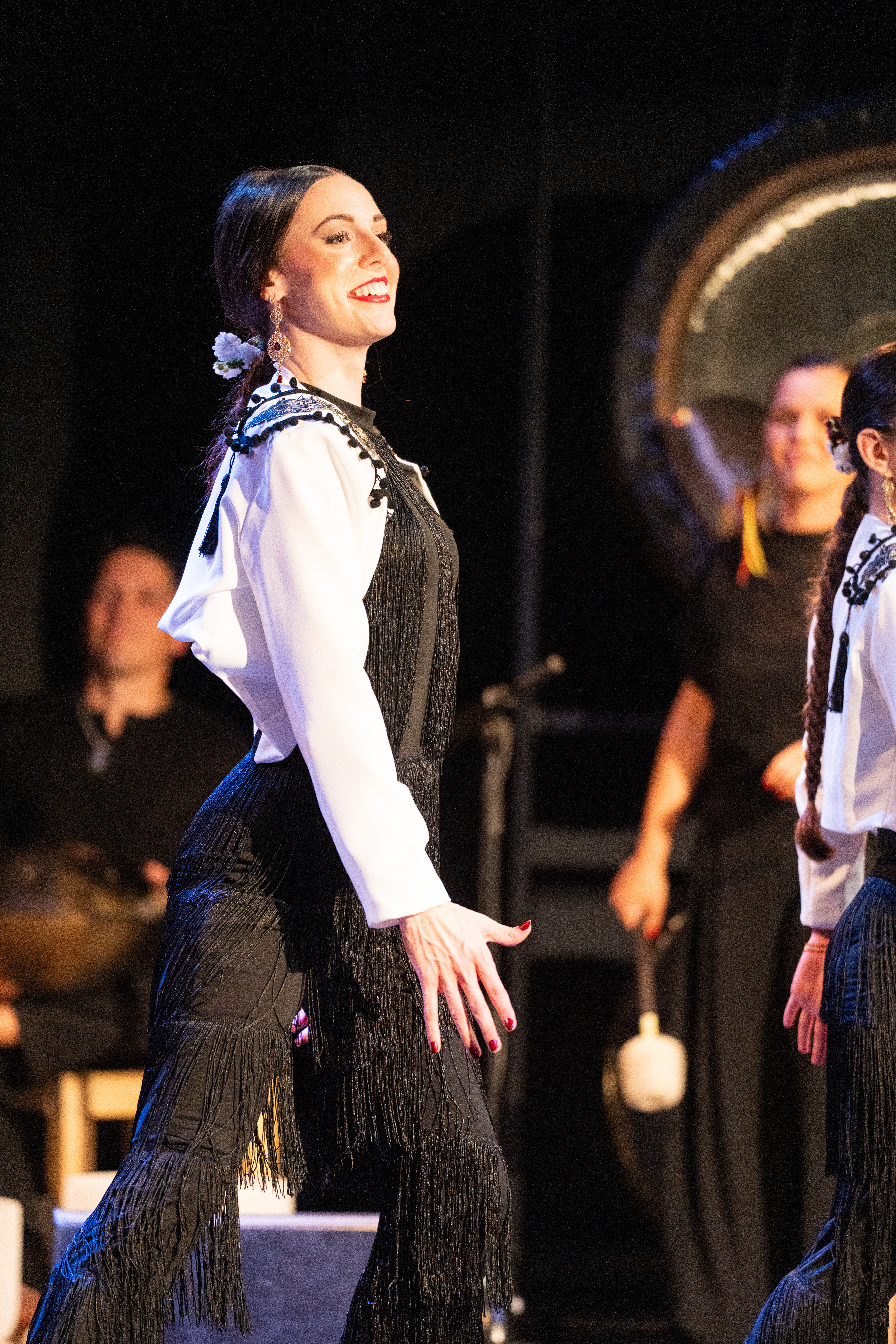 Alumna de A RITMO disfrutando sobre el escenario