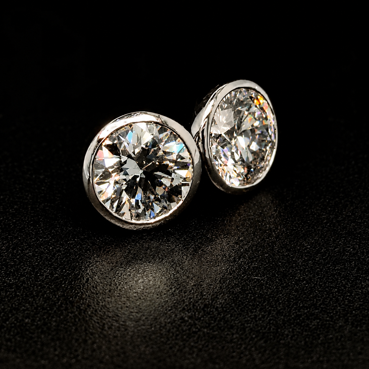 Kisme Lumière Bezel Studs