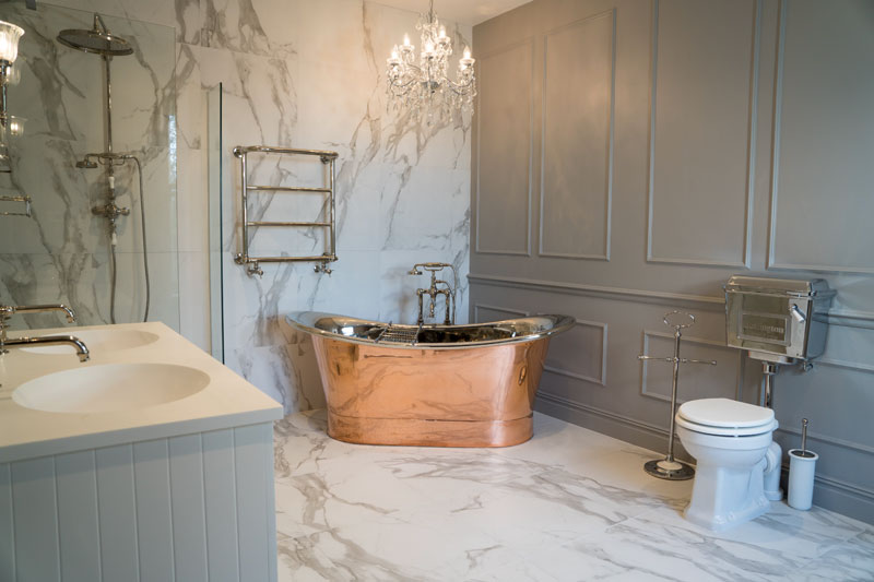 Bathroom blending vintage and modern styles