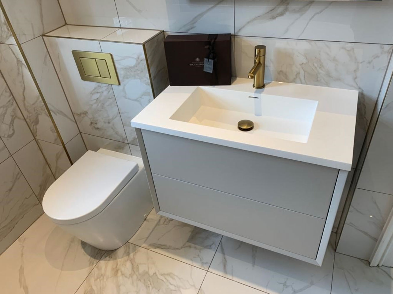 Family bathroom with brushed gold fittings