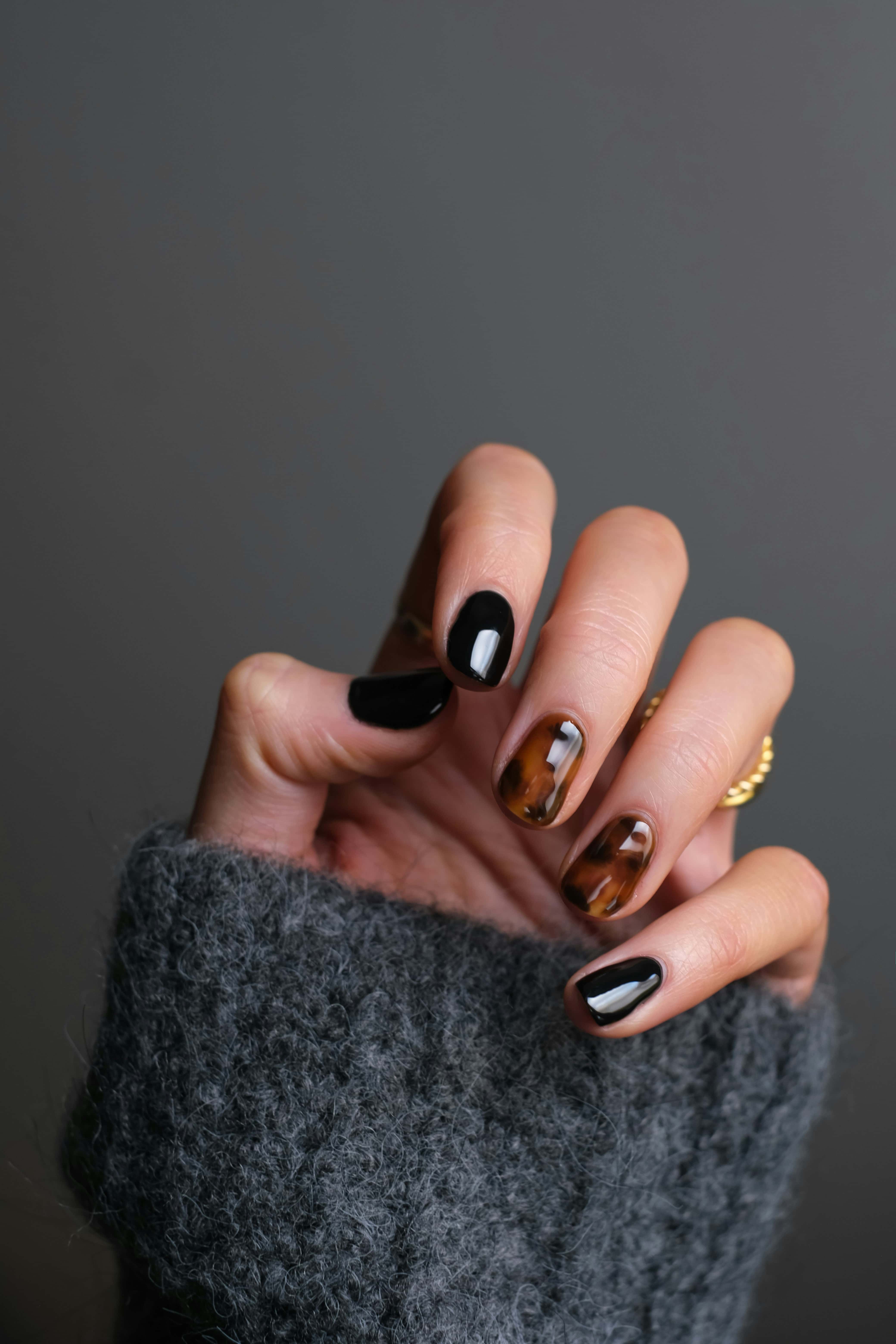 Glossy black and tortoiseshell manicure