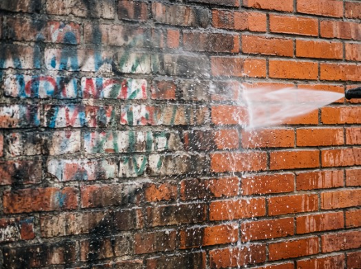 Novento graffitiverwijdering bedrijfspand