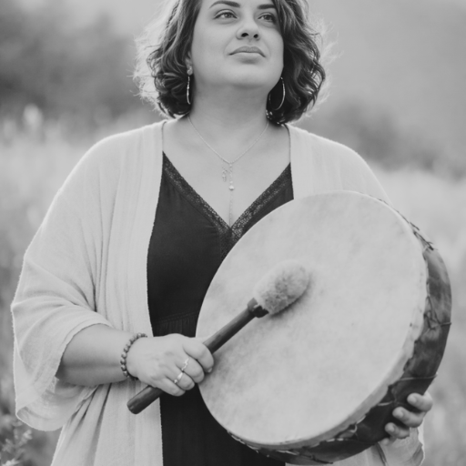 Leïla - Animaka | Passeuse d'Ame & créatrice de la Médecine de l'Etre 