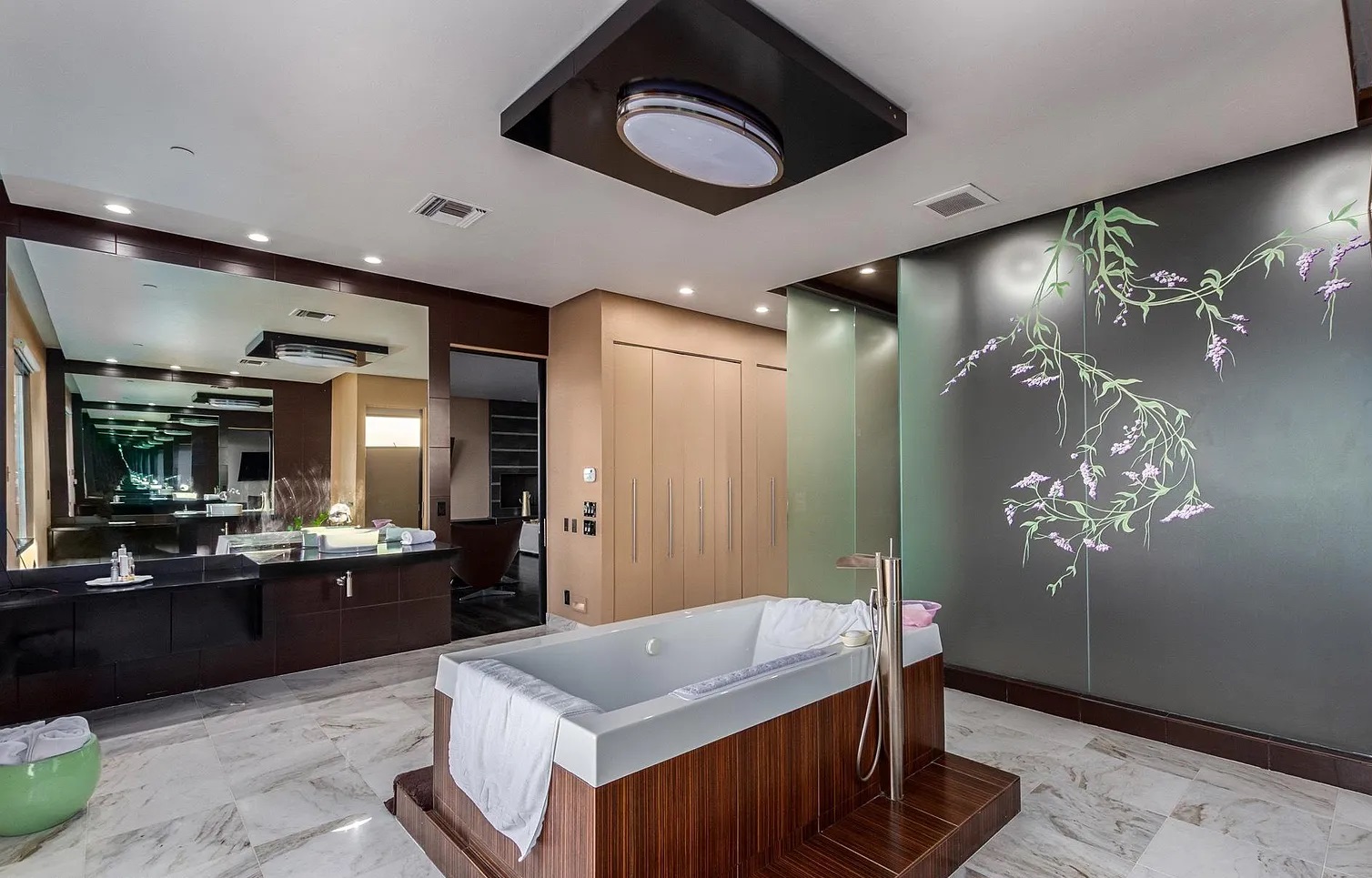 Painted high-gloss kitchen cabinetry detail, Canyon Pass by Myk's Woodworking