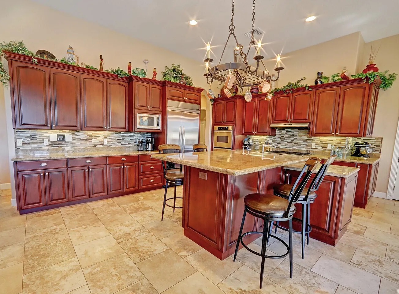 Ranch-style kitchen with hand-run rope molding by Myk's Woodworking