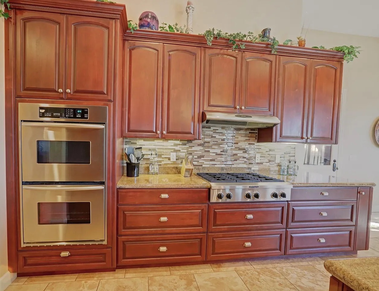 Ranch-style custom kitchen wide view, by Myk's Woodworking
