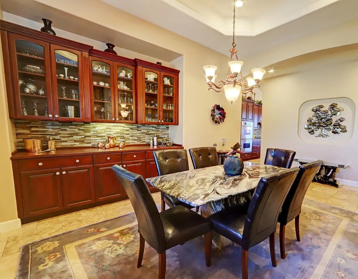 Ranch kitchen island and cabinetry detail, by Myk's Woodworking