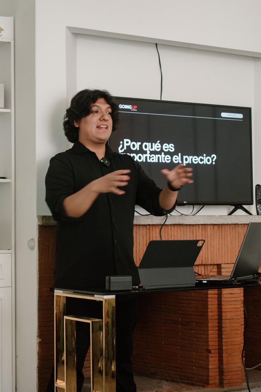 Mesa de trabajo y discusión estratégica en vivo