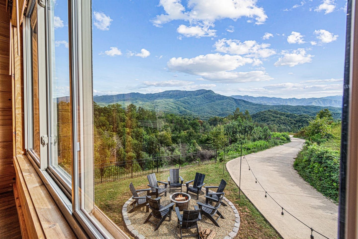 Wake to the gentle embrace of nature's beauty, as the window frames a picturesque mountain view. Let the scenery unfold before you, creating the perfect backdrop for morning and evening quiet time, and offering peaceful moments all day long.
