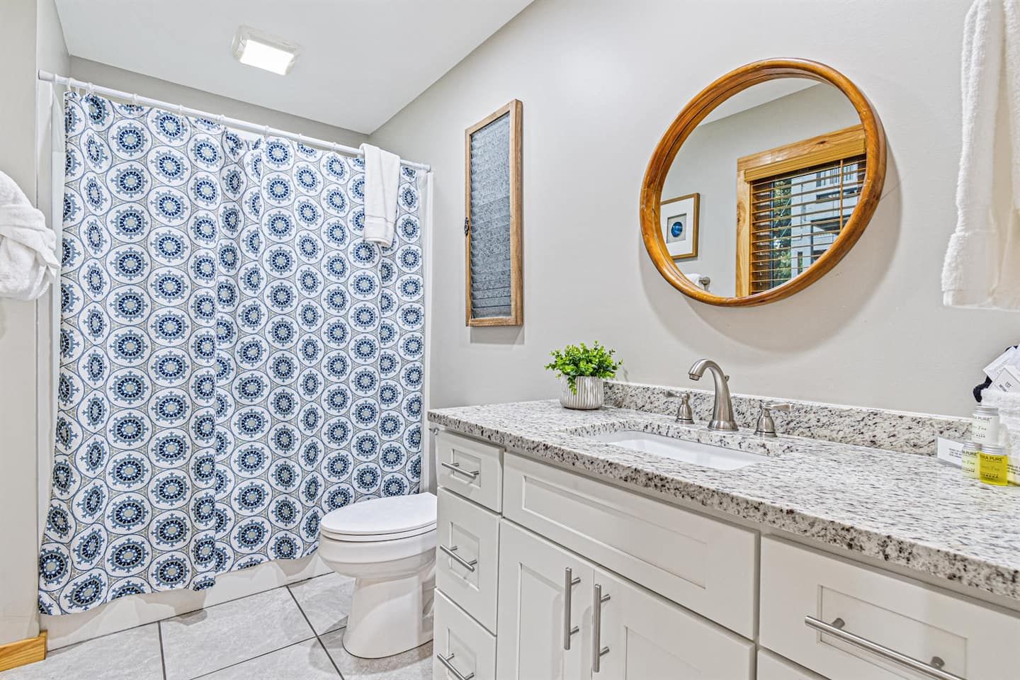 This ensuite bathroom, dedicated to the bunk bedroom, offers convenience and comfort for our younger guests. It’s equipped with a combo shower and bathtub, giving little ones their own space to prep for the next day’s mountain adventures.