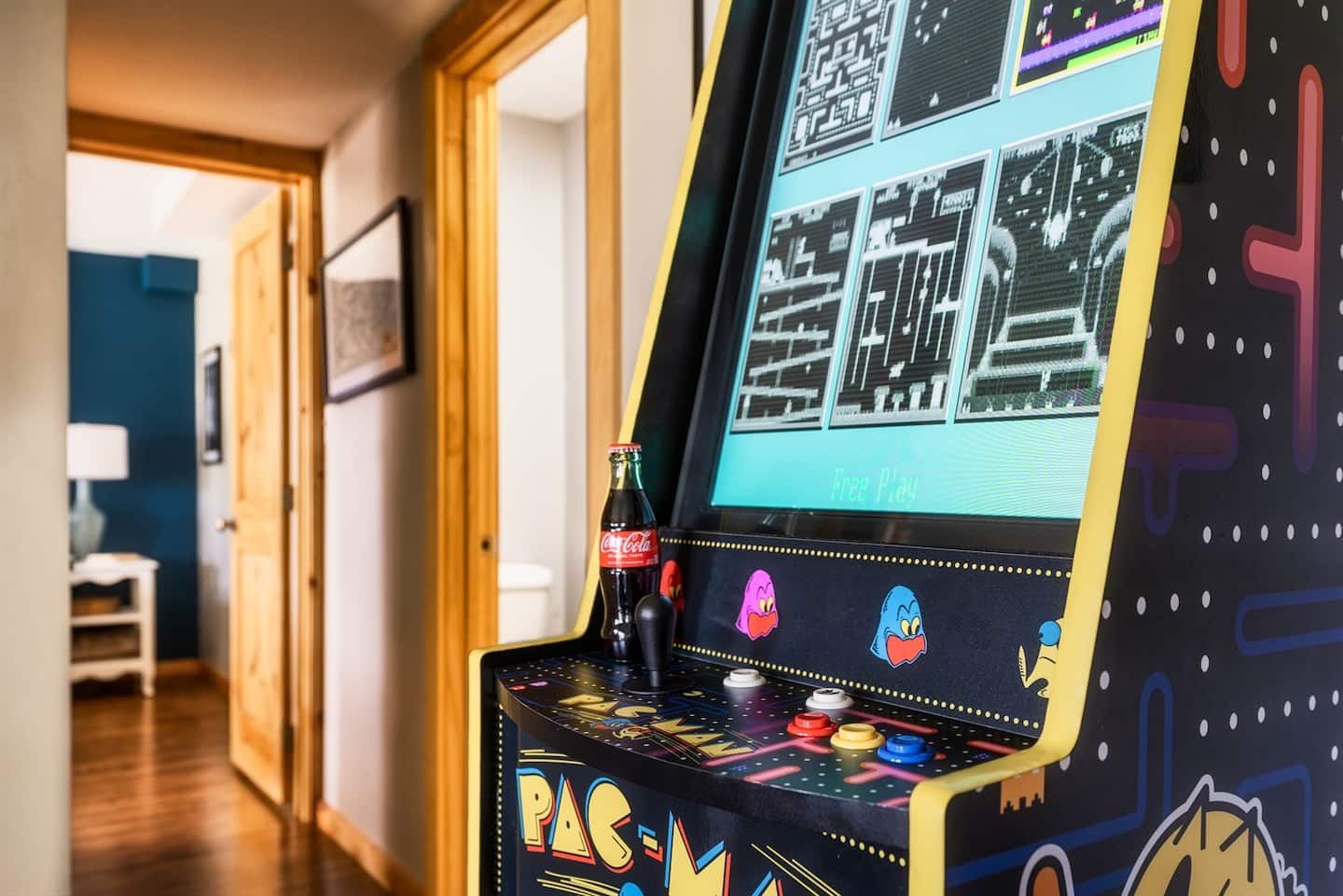 In the evening, delve into hours of entertainment with our 60-game arcade, the centerpiece of fun in our downstairs family room. It’s a haven for gamers and nostalgia lovers, where timeless classics and fun challenges await guests of all ages.