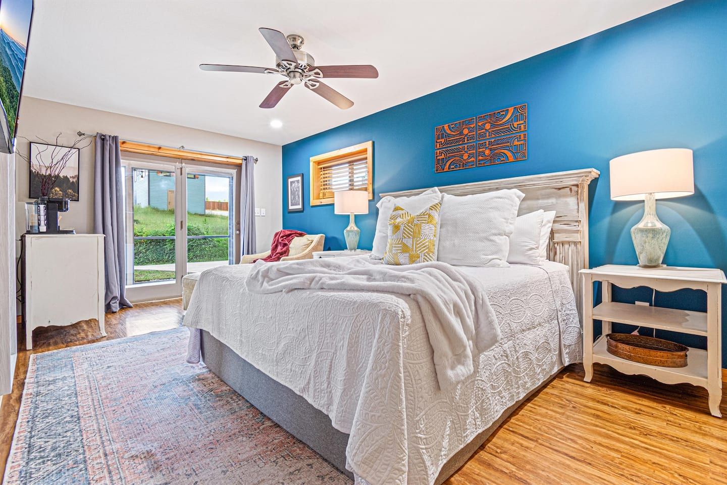 This spacious room with a king bed offers direct access to a screened porch and stunning views. Enhanced by a private coffee bar, it provides a personal touch of luxury. Start your day with fresh coffee in the comfort of your own peaceful retreat.