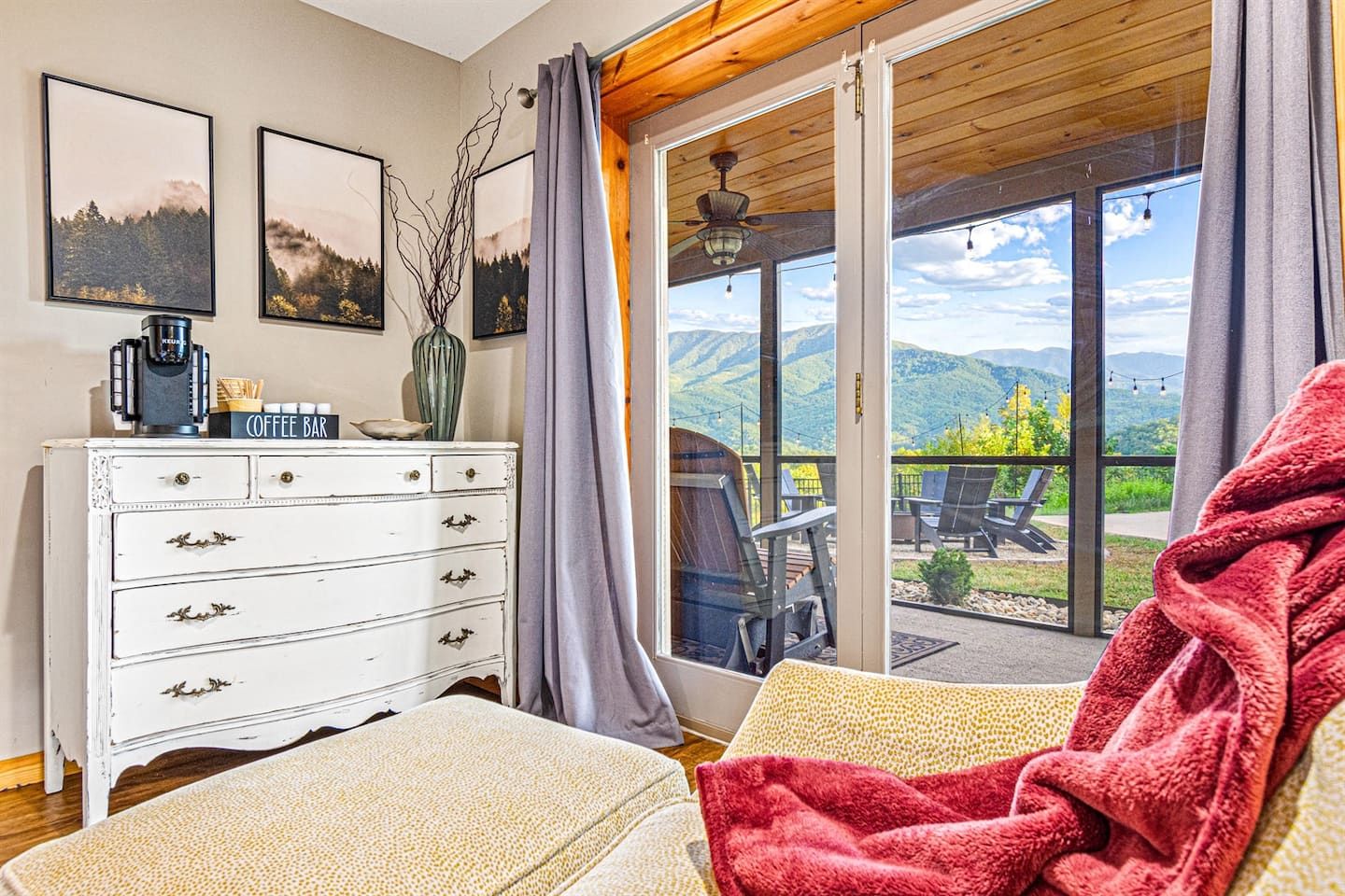 Wake up to breathtaking scenery! Grab a cup of Joe from the coffee bar and admire mountain views from the privacy of your room. Stay cozy in bed or step onto the porch for fresh morning air and the peaceful sound of birdsong.