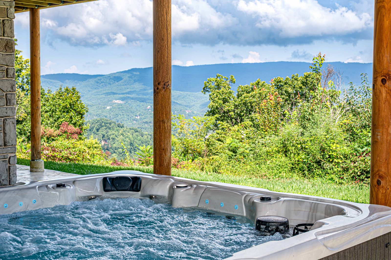 Hot tub looking out at the mountains