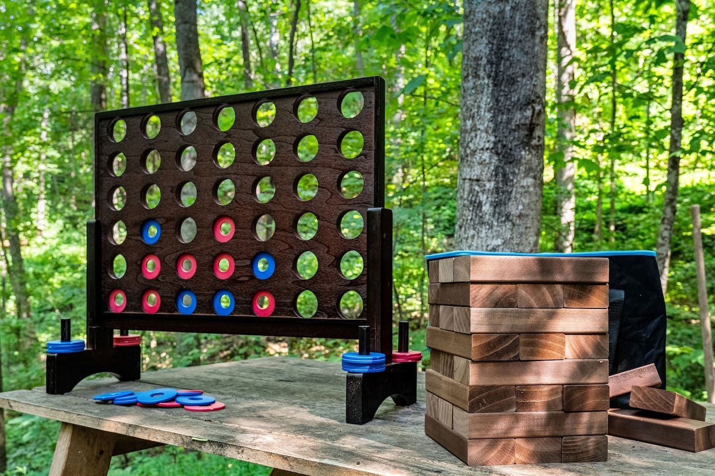 Simple games, good company, and the sound of the woods — the perfect recipe for slow afternoons that turn into easy, laughter-filled evenings.