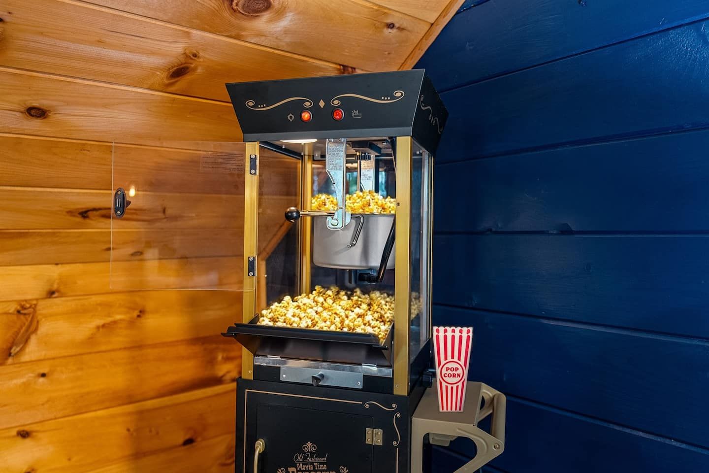 A vintage theater-style popcorn machine adds a nostalgic, playful touch — enhancing movie nights and family game time with a sense of fun and tradition, helping to create memories that make your vacation truly special.