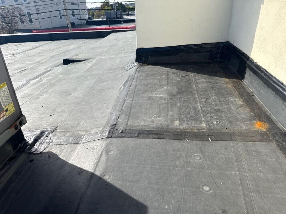 Flat roofing installation
