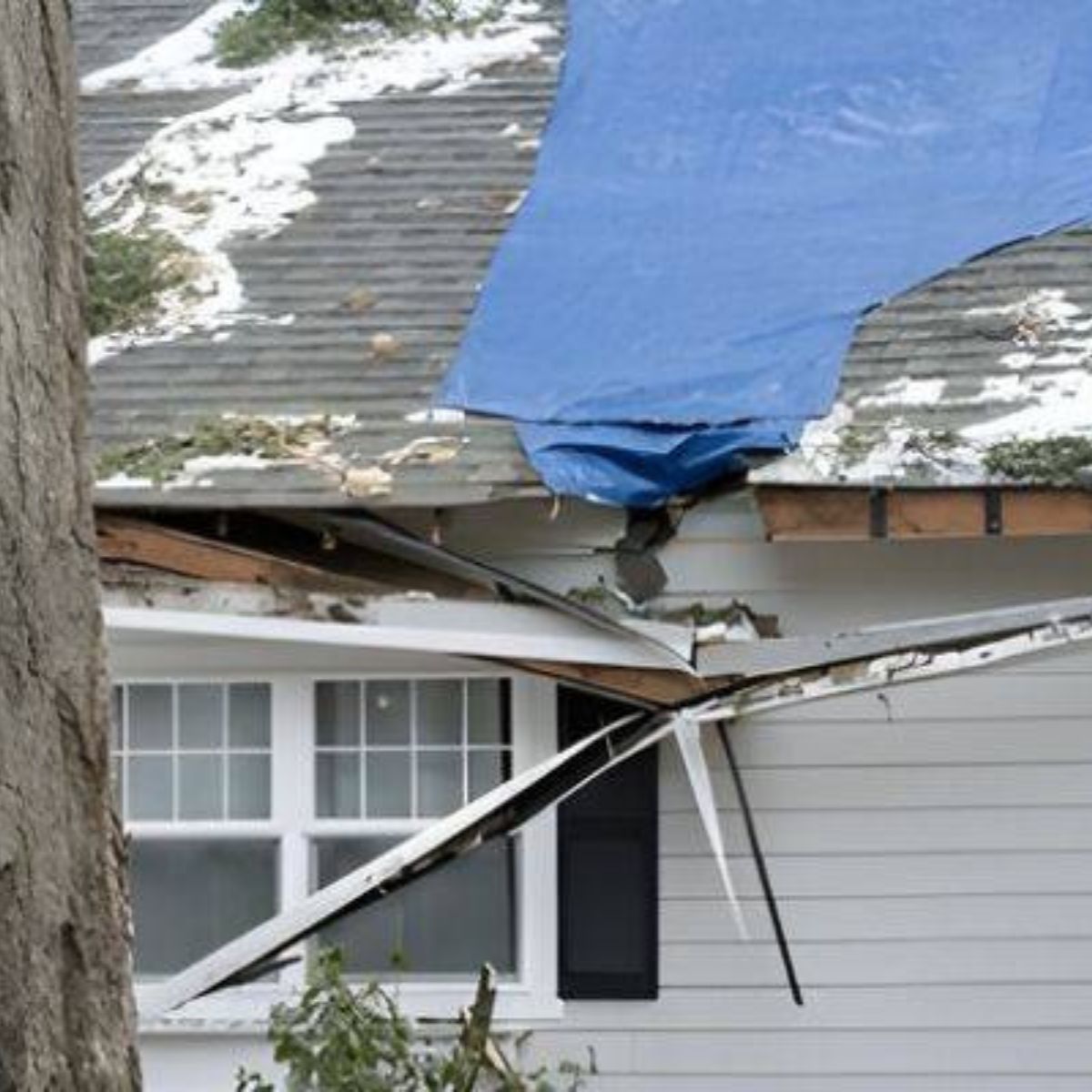 Sagging gutter pulling away from fascia board in Wakefield MA