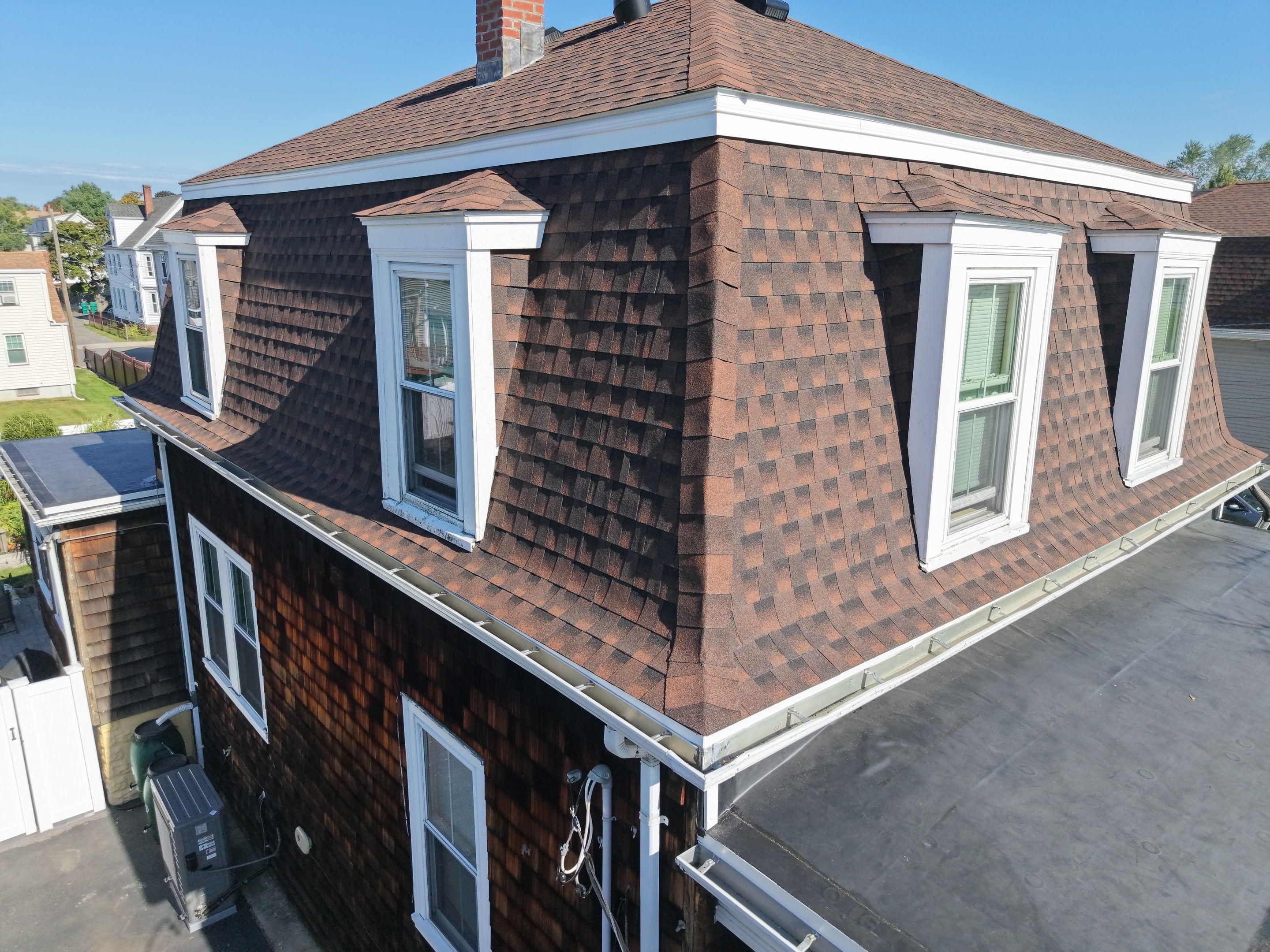 Roof edge and fascia