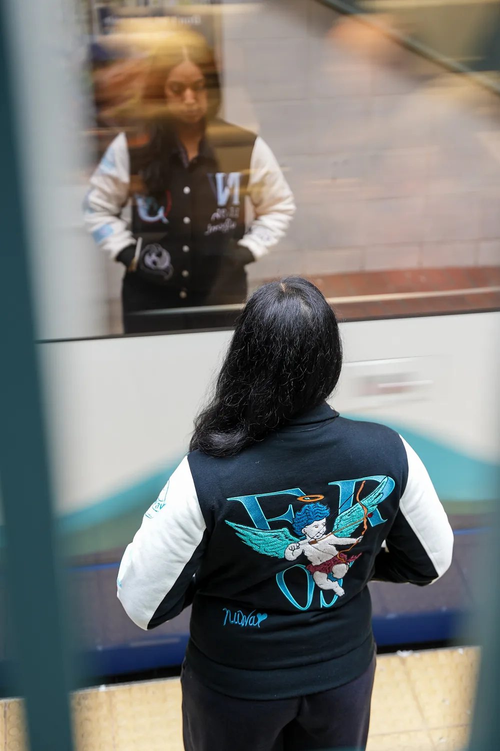 Back view of the Eros embroidery at a train platform