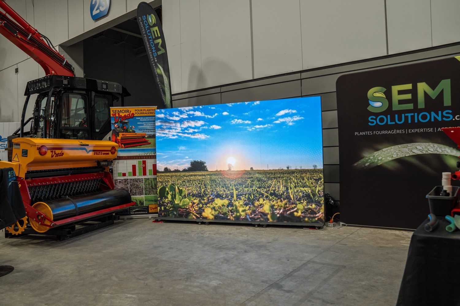 Écran LED PIXANOVA au stand SEM Solutions, Salon de l'agriculture de Québec