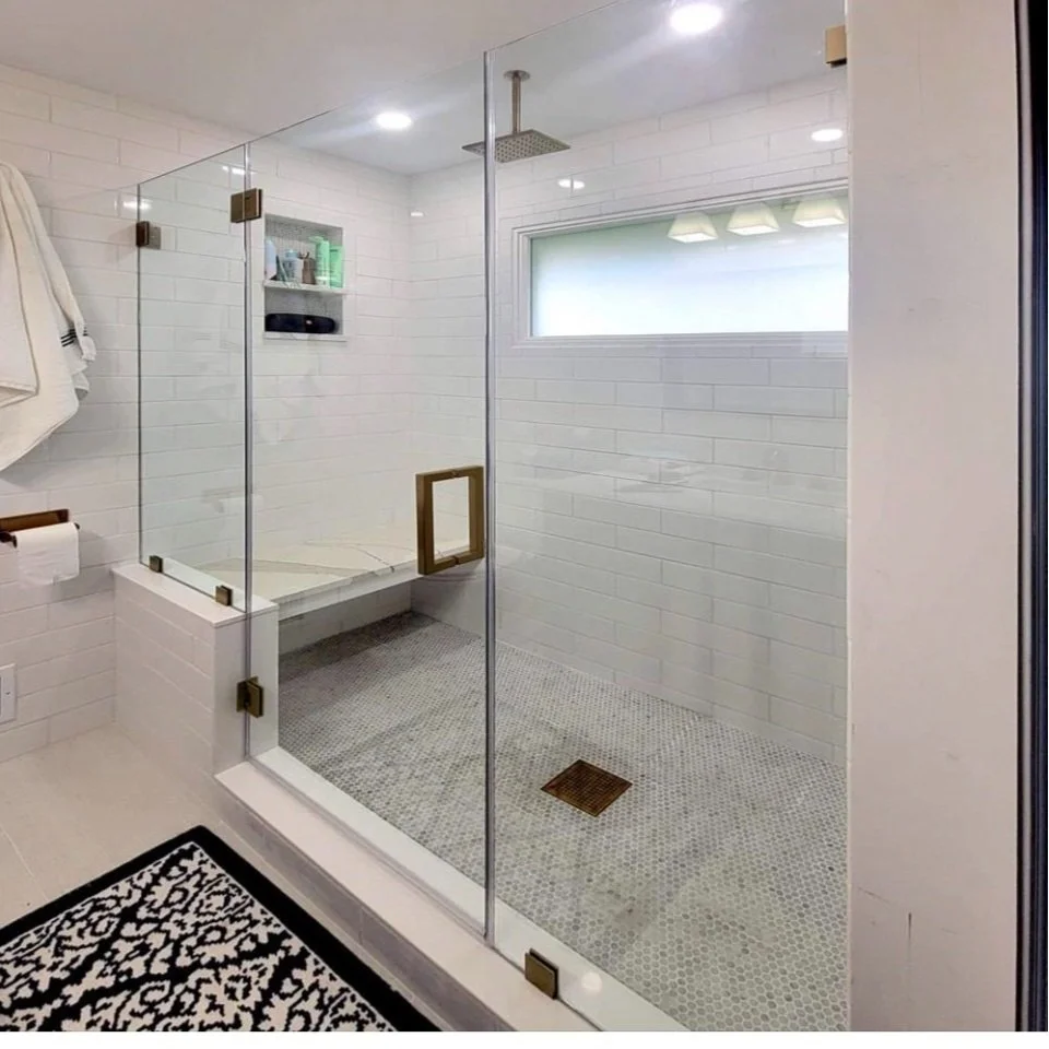 Single door between two inline panels