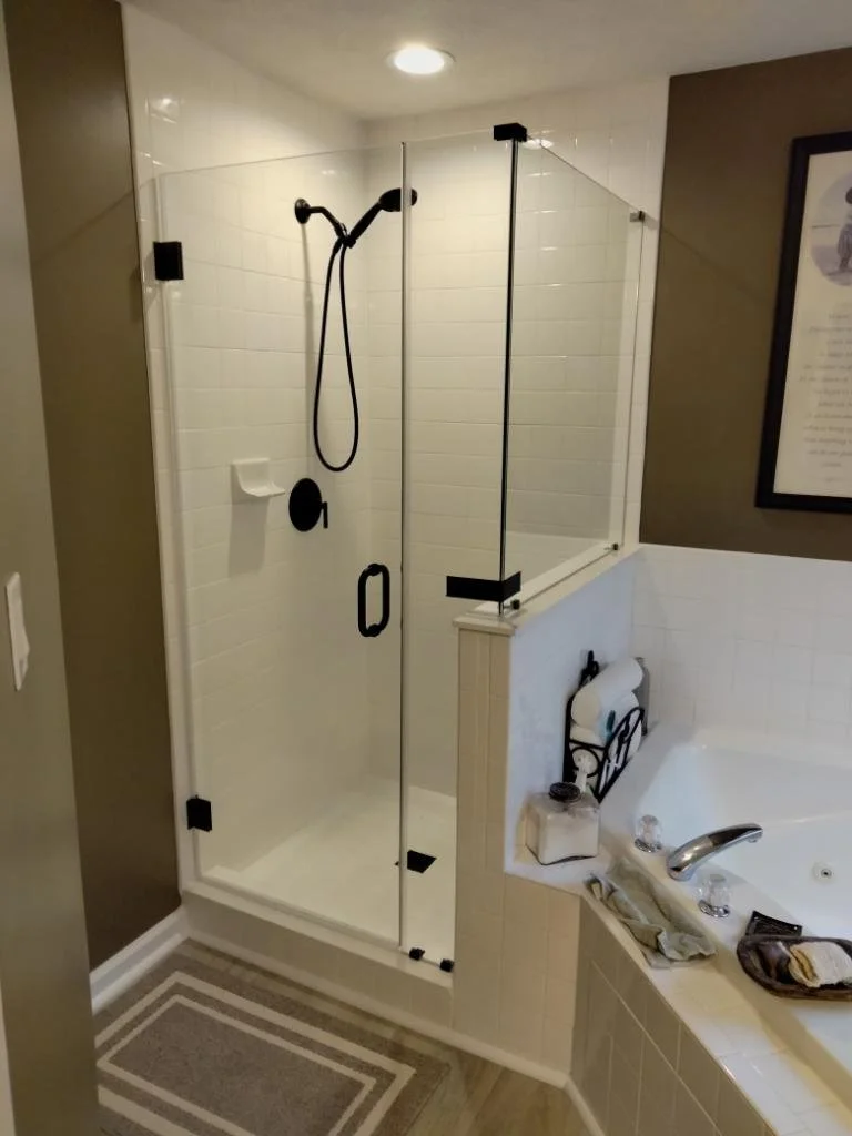 Door with notched panel and 90 degree return, Matte Black hardware