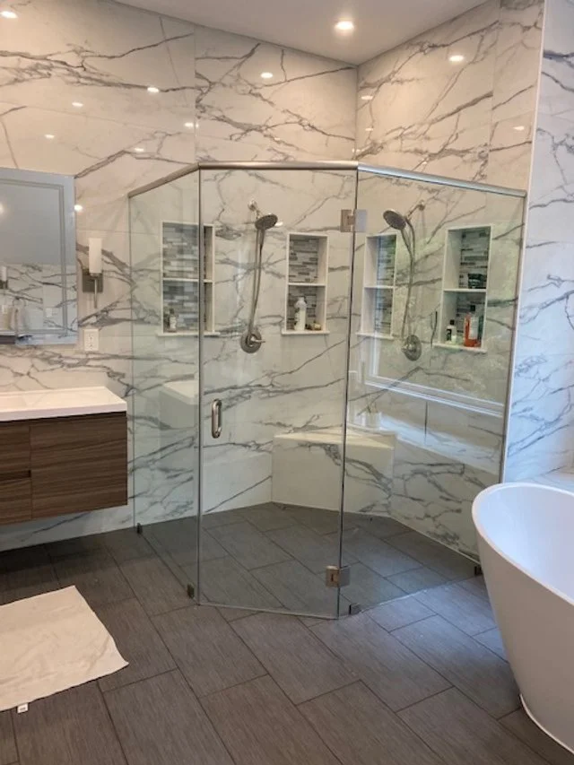 Neo-angle shower door with 2 panels as 145 degree returns