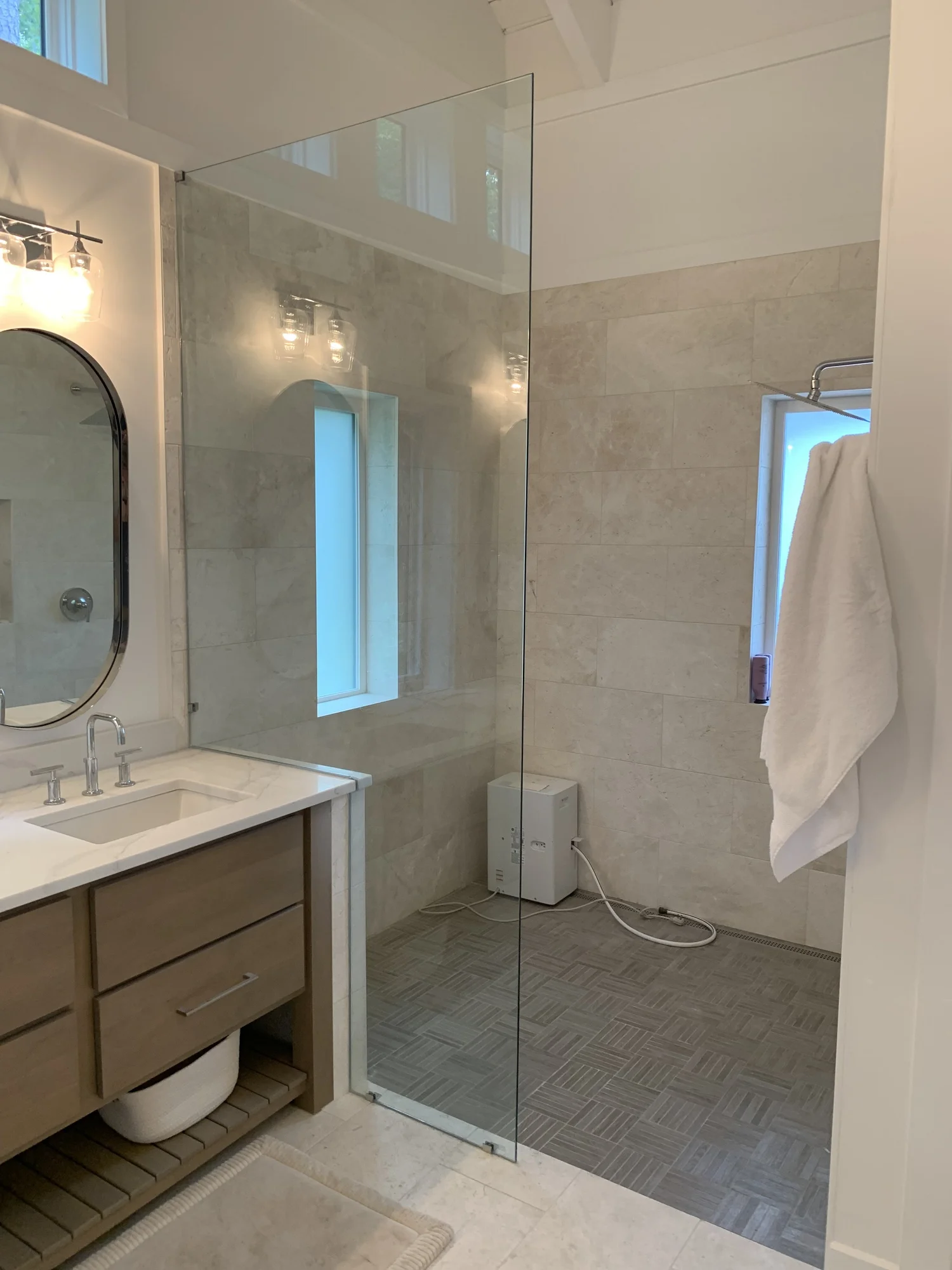 Roman-style with notched shower panel with attached knee wall