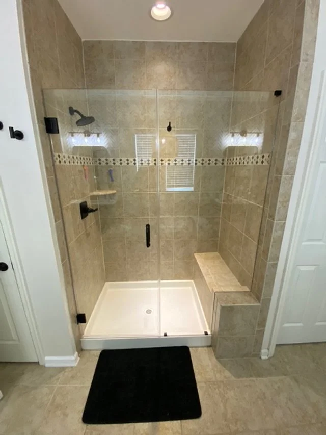 2-piece shower with seat cut-out