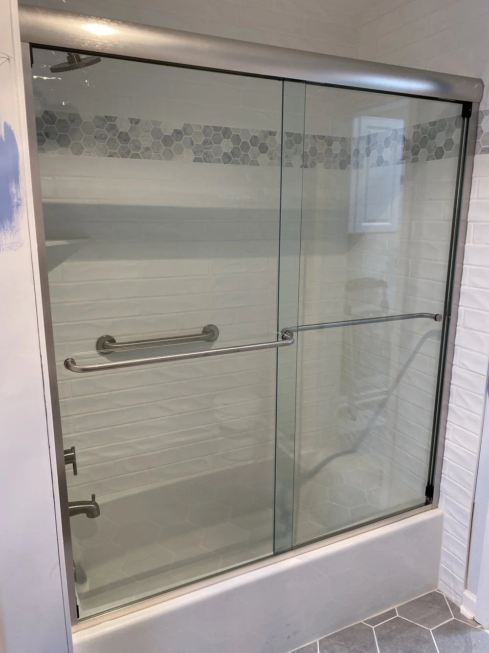 Glass tub slider