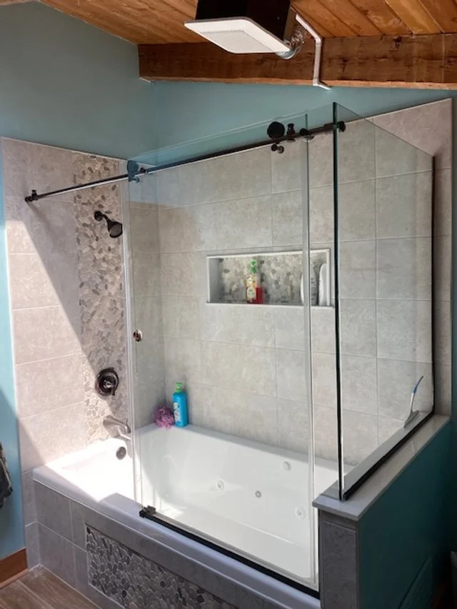 Barn style tub slider with return panel