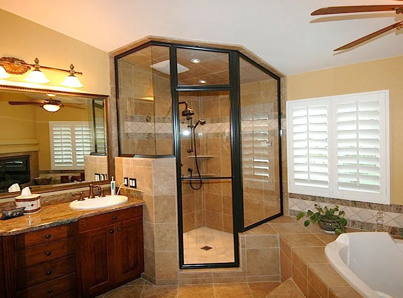 Neo-angle framed steam unit on knee walls of varying height