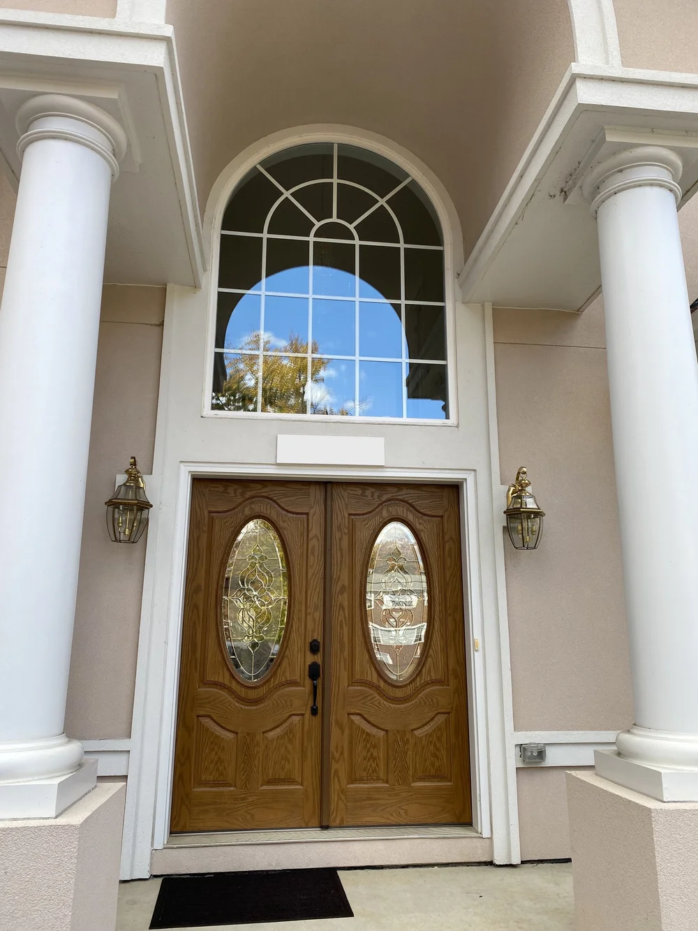 Radius transom over door