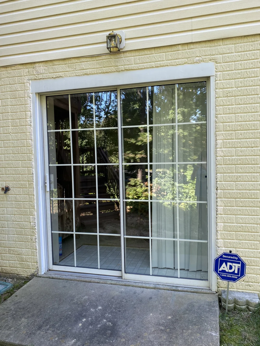 Sliding patio door with muntins