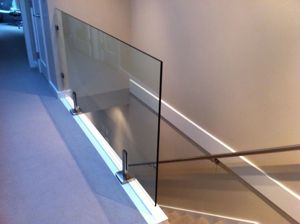 Glass railing